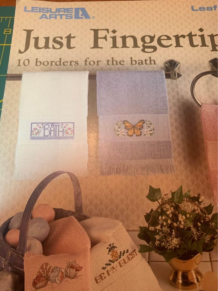 Leisure Arts Just Fingers 10 Borders for the Bath Cross Stitch Design Book