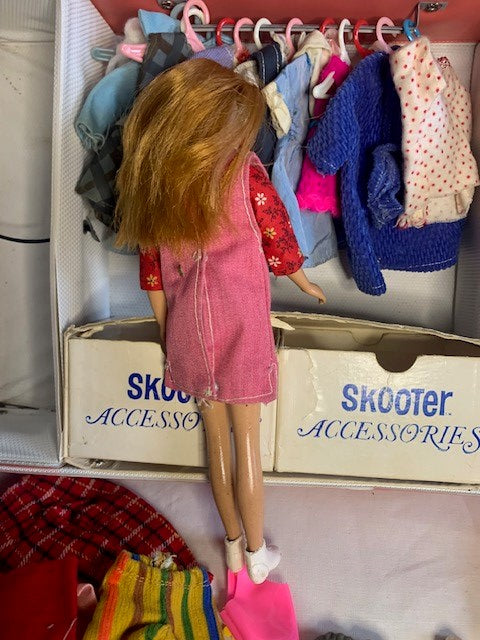Vintage Skipper & Skooter Dolls clothing, case & accessories set