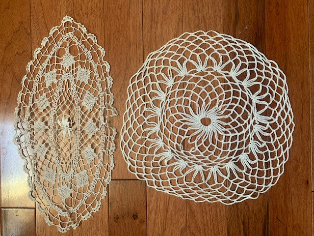 Vintage crocheted doilies set #6w