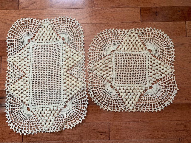 Vintage crocheted doily set of 2 #10c