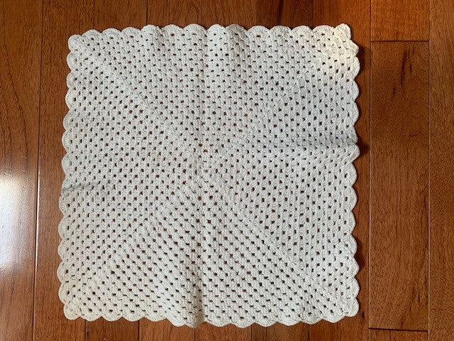 Vintage crocheted doily #19c