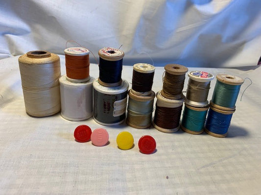 Vintage Wood sewing thread spools and Dritz caps set #23