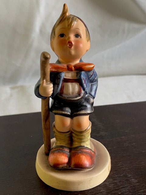 Hummel Little hiker figure 16 2/0 4"