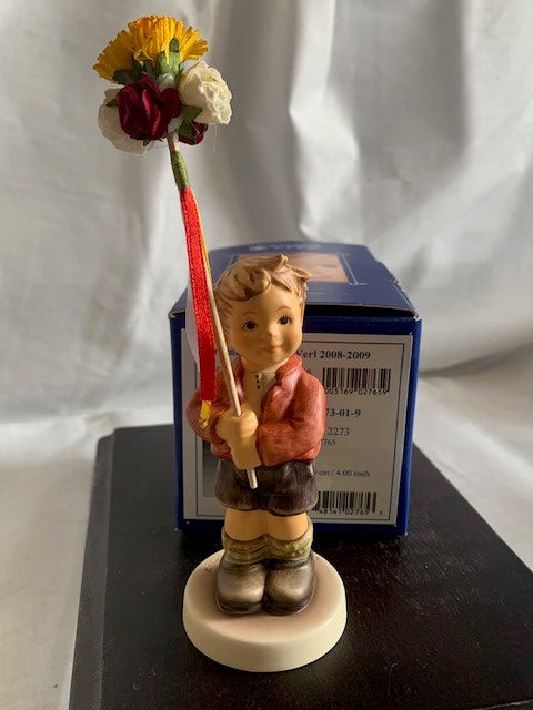 Hummel Spring Gift figure 2273 4" with box