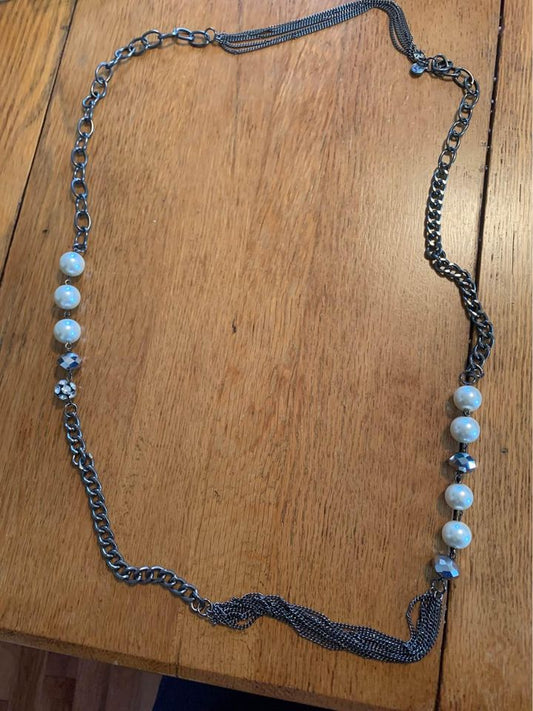 Pearl and chain necklace