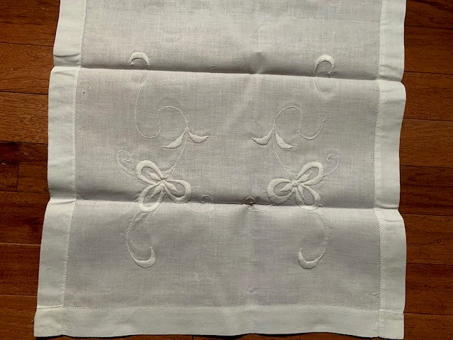 Vintage White Embroidered table runner and doily set #11w