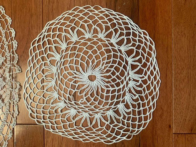 Vintage crocheted doilies set #6w