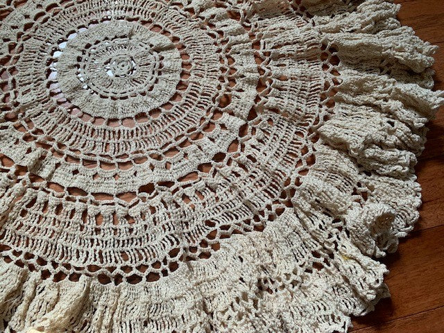 Vintage ruffled crocheted doily #20c