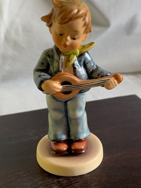 Hummel Little Troubadour figure 558 4.25"