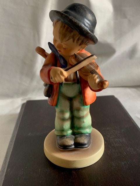 Hummel Little Fiddler figure 4 5"