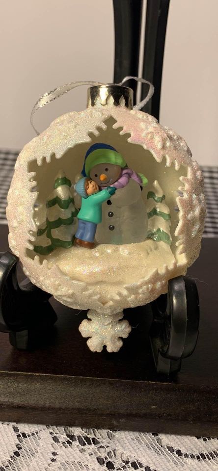 Hallmark Snow Day Magic Ornament Lights Up 2005