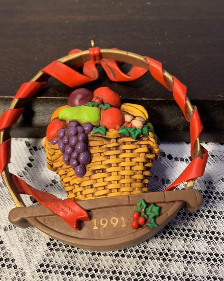 Hallmark Christmas Welcome Basket Ornament 1991