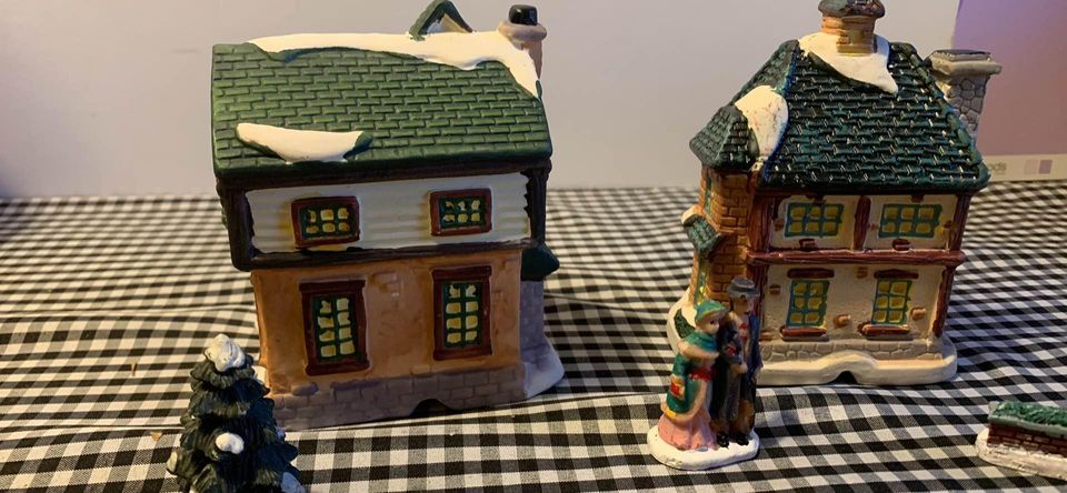 Christmas village grocery & Inn houses & figures miniature set