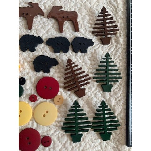 193 Woodland sewing craft plastic button set #8