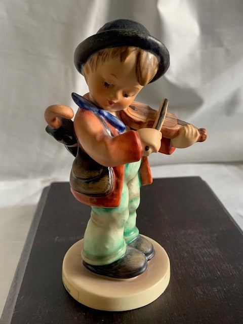 Hummel Little Fiddler figure 4 5"