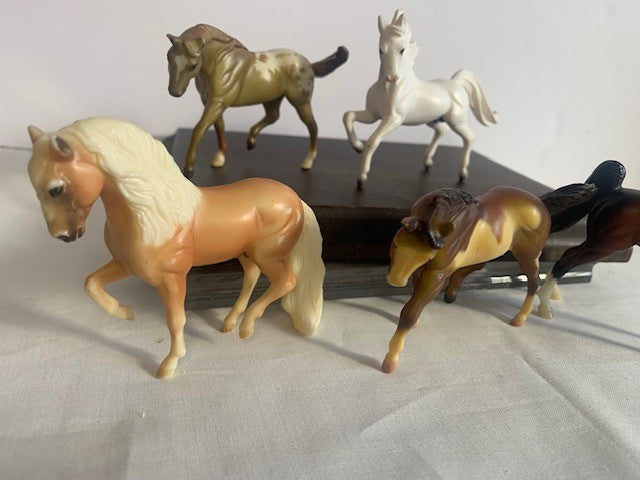 Breyers Reeves brown, tan & white horses foals 3" set of 5