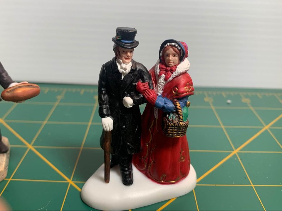 Department 56 The Charitable Vicar Set of 2