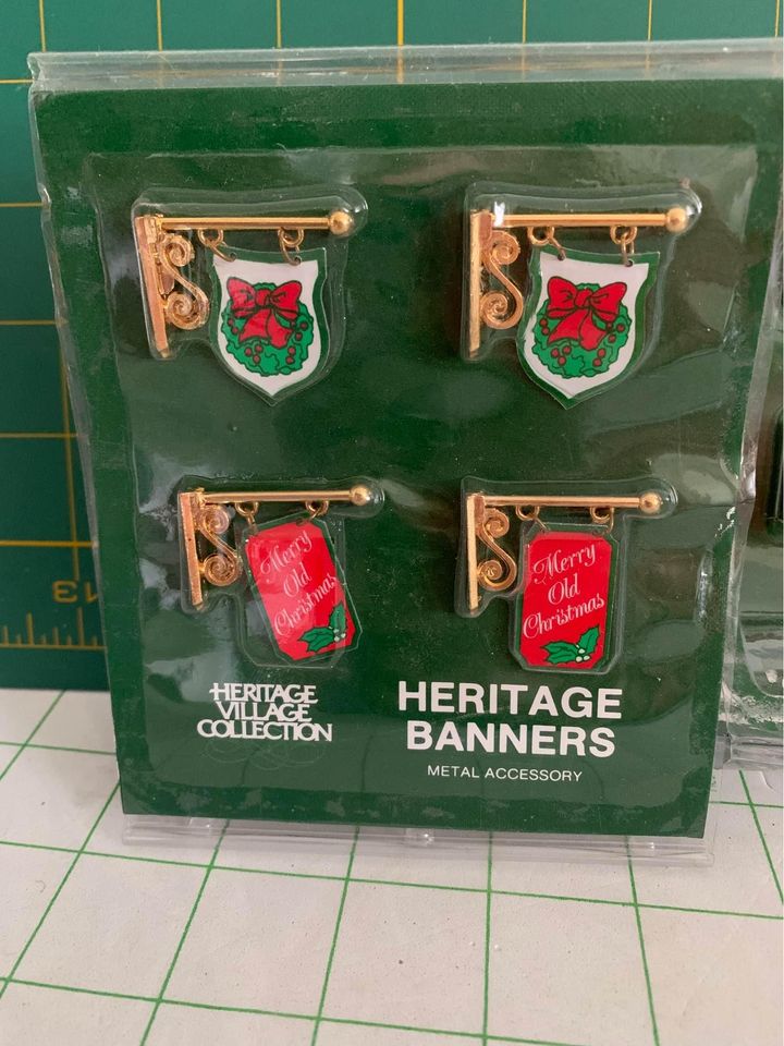 Department 56 Heritage Banners Set Of 2