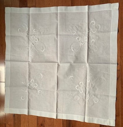 Vintage White Embroidered table runner and doily set #11w