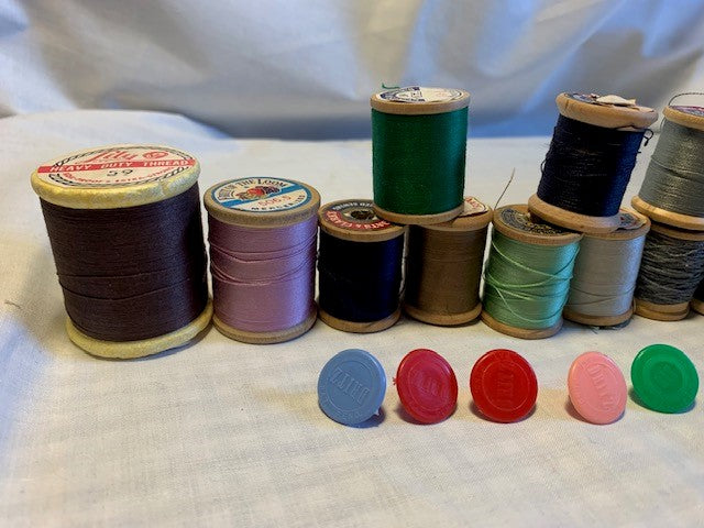 Vintage Wood sewing thread spools and Dritz caps set #22