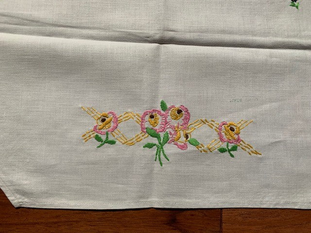 Vintage Flower Embroidered Table runner #8m