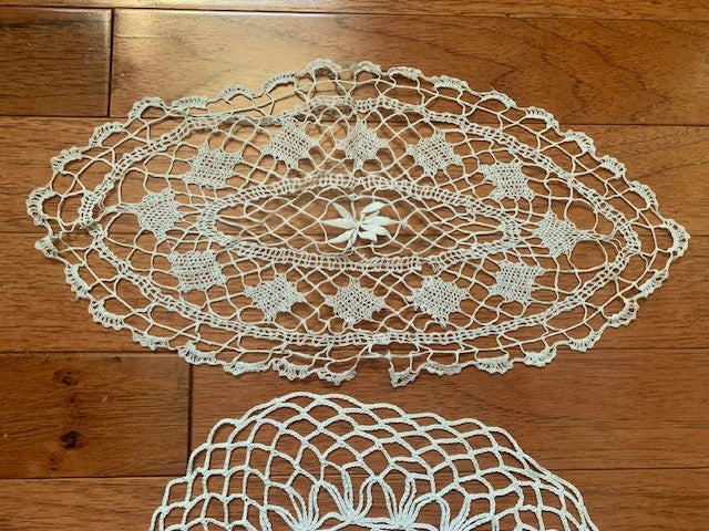 Vintage crocheted doilies set #6w