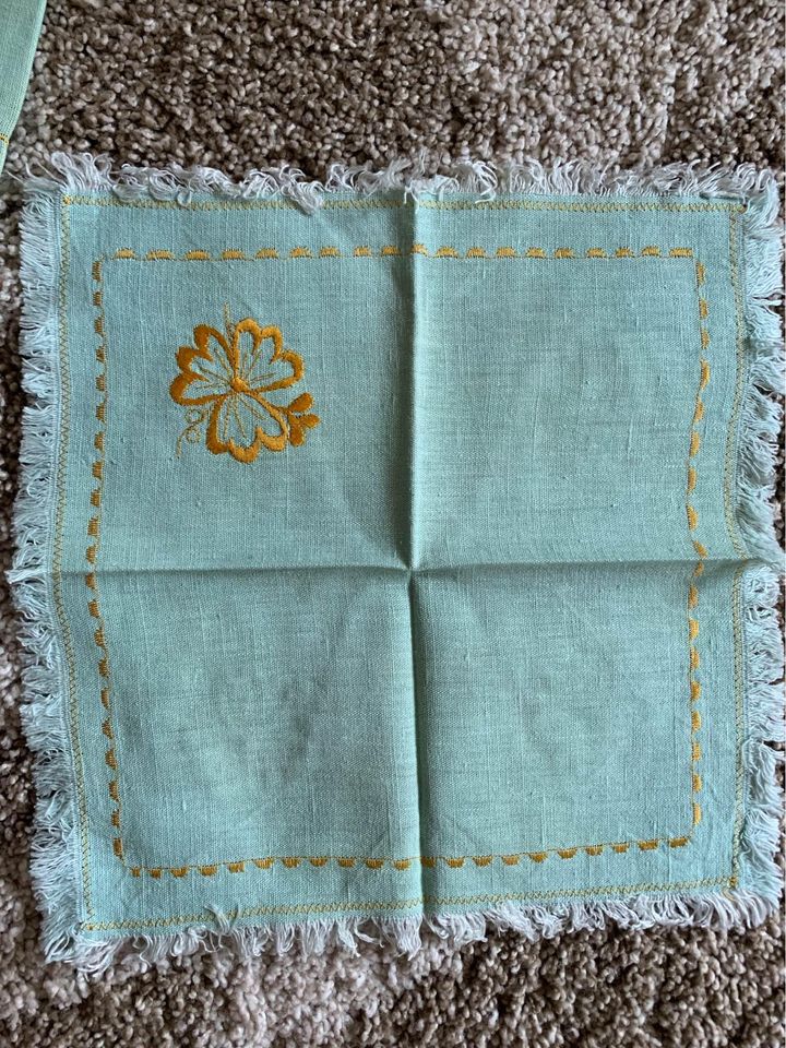 Vintage embroidered Green Napkin Set of 4 #9s