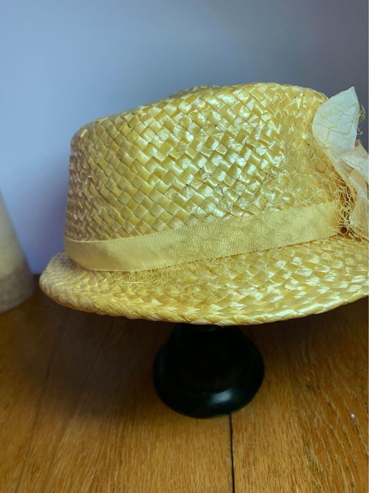 Vintage yellow hat