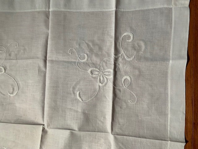 Vintage White Embroidered table runner and doily set #11w