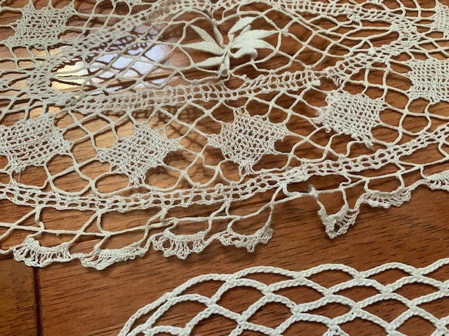 Vintage crocheted doilies set #6w