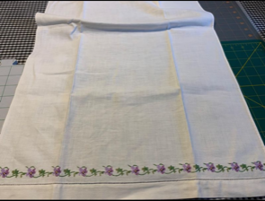 Vintage Embroidery & cutwork hand towels set of 2 #48a