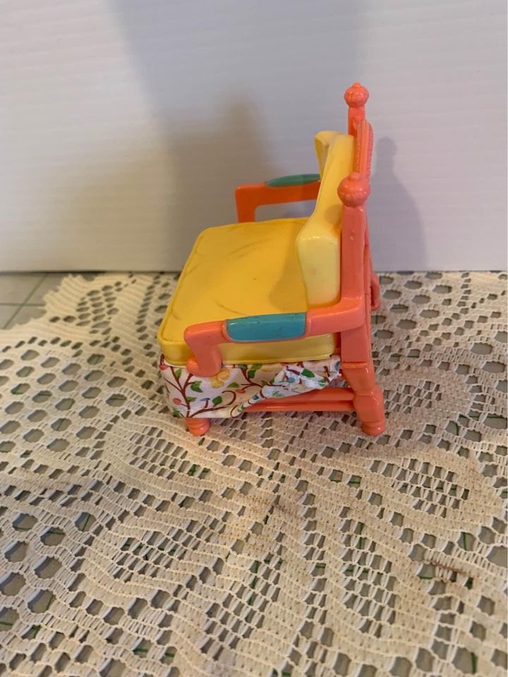 Fisher-Price loving family yellow livingroom chair dollhouse furniture