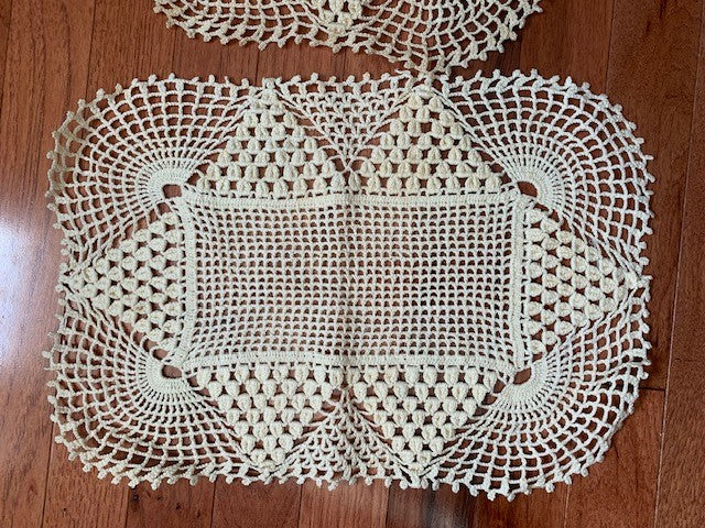 Vintage crocheted doily set of 2 #10c