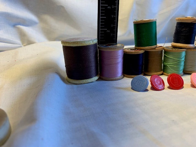 Vintage Wood sewing thread spools and Dritz caps set #22