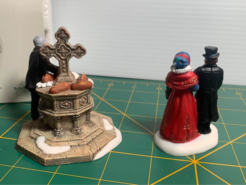 Department 56 The Charitable Vicar Set of 2