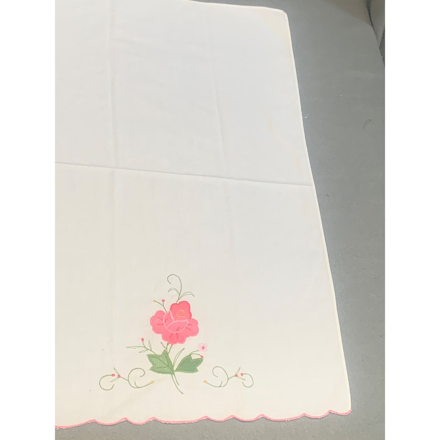 Vintage Floral Embroidered Applique Hand Towel with Pink Scalloped Edge