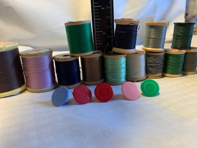 Vintage Wood sewing thread spools and Dritz caps set #22