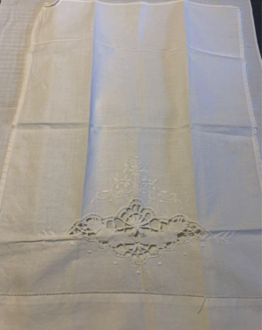 Vintage Embroidery & cutwork hand towels set of 2 #48a