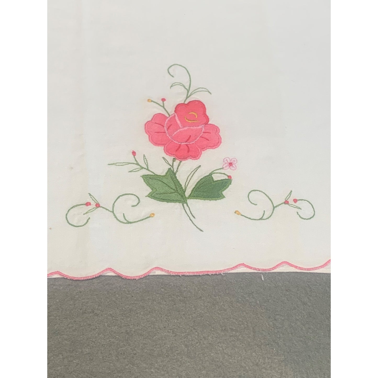 Vintage Floral Embroidered Applique Hand Towel with Pink Scalloped Edge