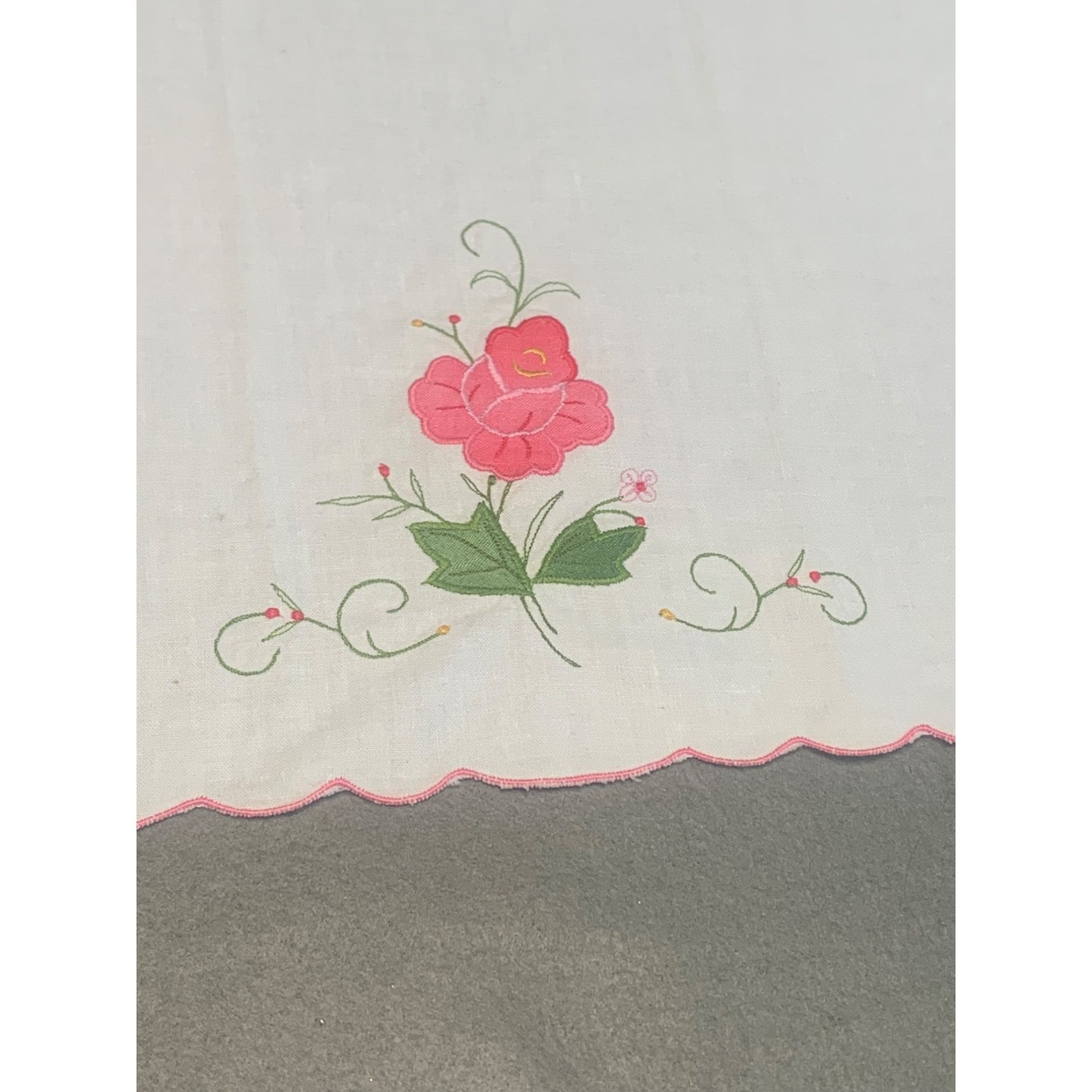 Vintage Floral Embroidered Applique Hand Towel with Pink Scalloped Edge