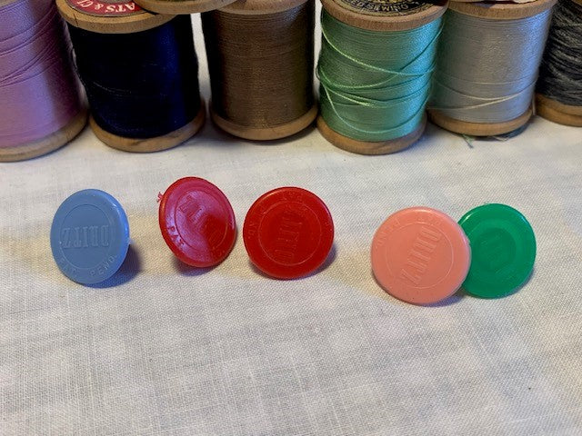 Vintage Wood sewing thread spools and Dritz caps set #22