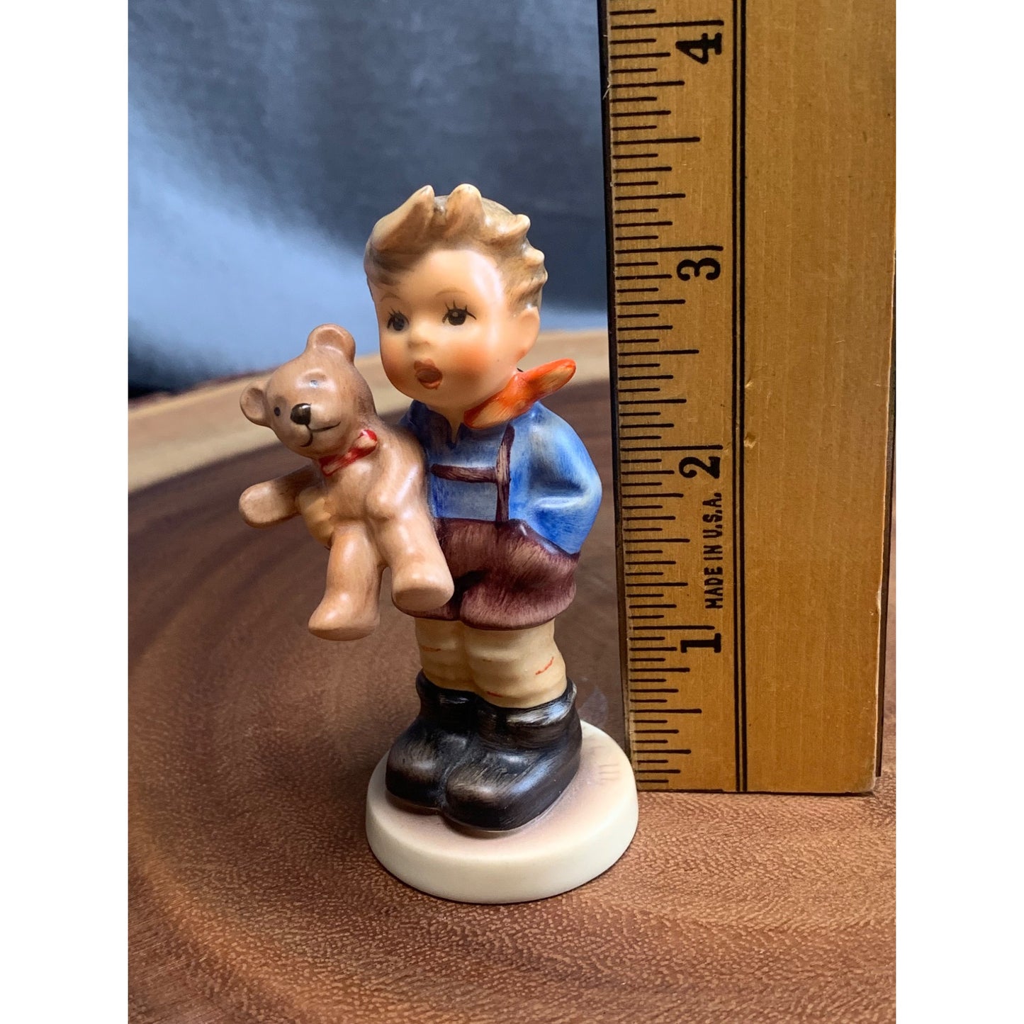 M.J. Hummel Christmas Gift #2074/A Figurine 3.5" Germany 1999 Goebel