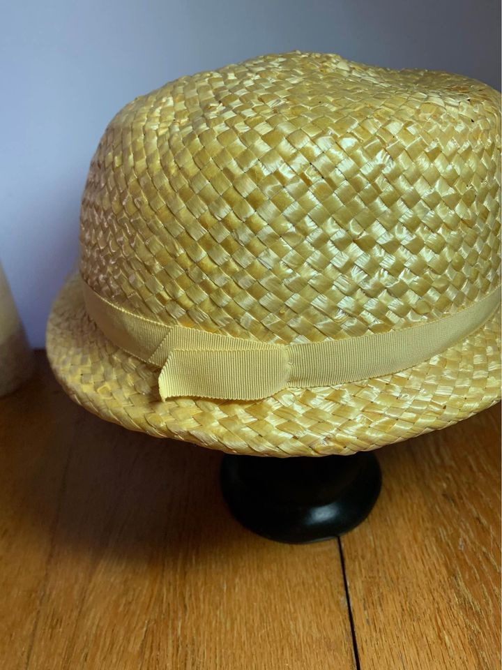 Vintage yellow hat