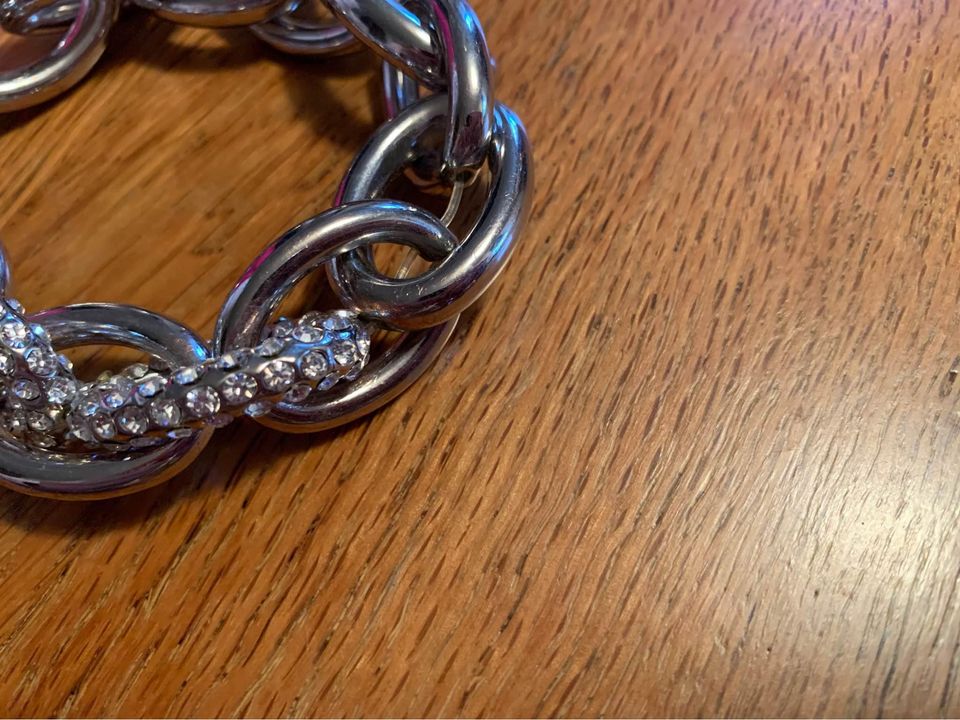 Chain bracelet with crystals