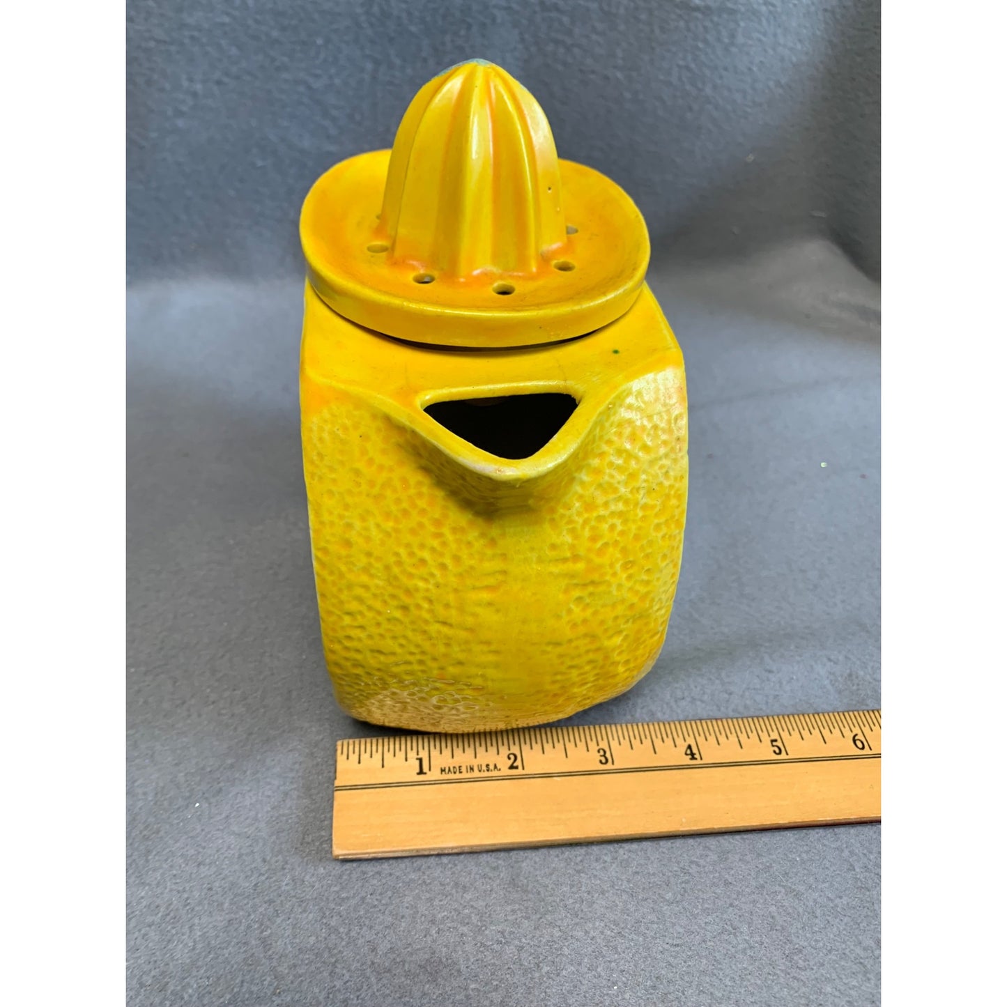 Lemon-Themed Ceramic Citrus Reamer with Juicer Lid & Green Leaf Handle