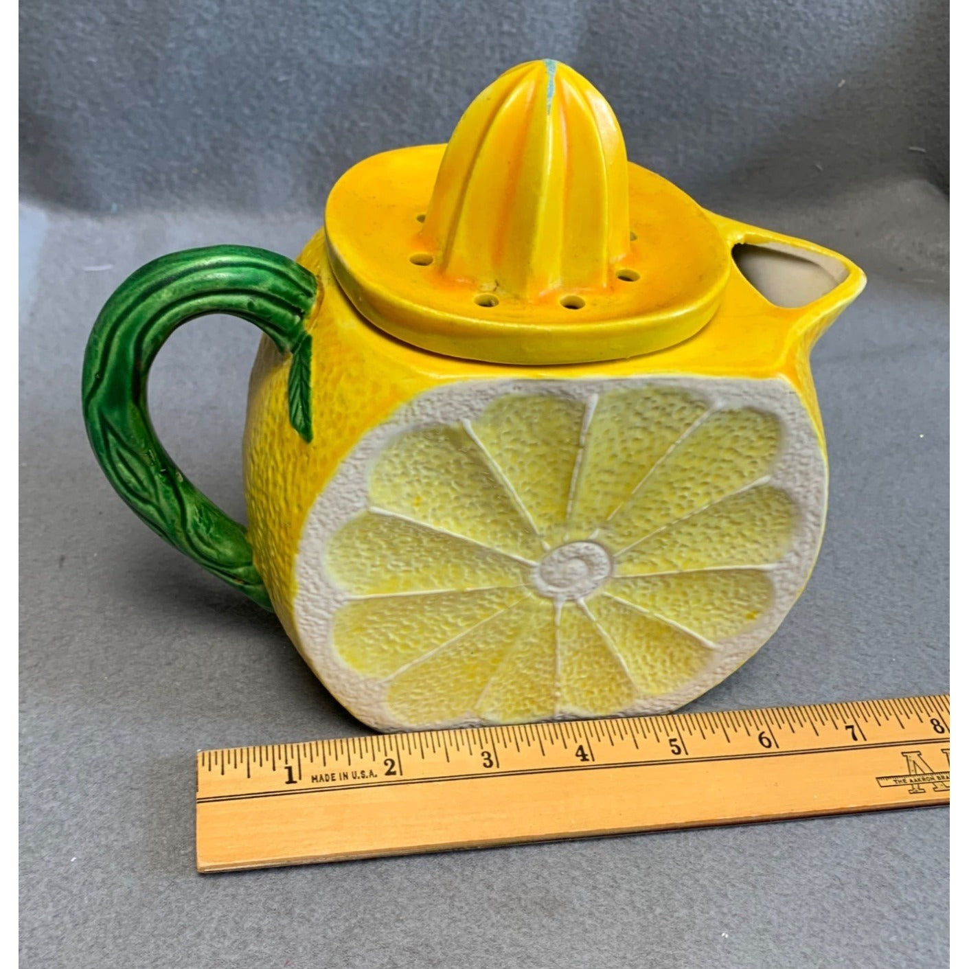 Lemon-Themed Ceramic Citrus Reamer with Juicer Lid & Green Leaf Handle