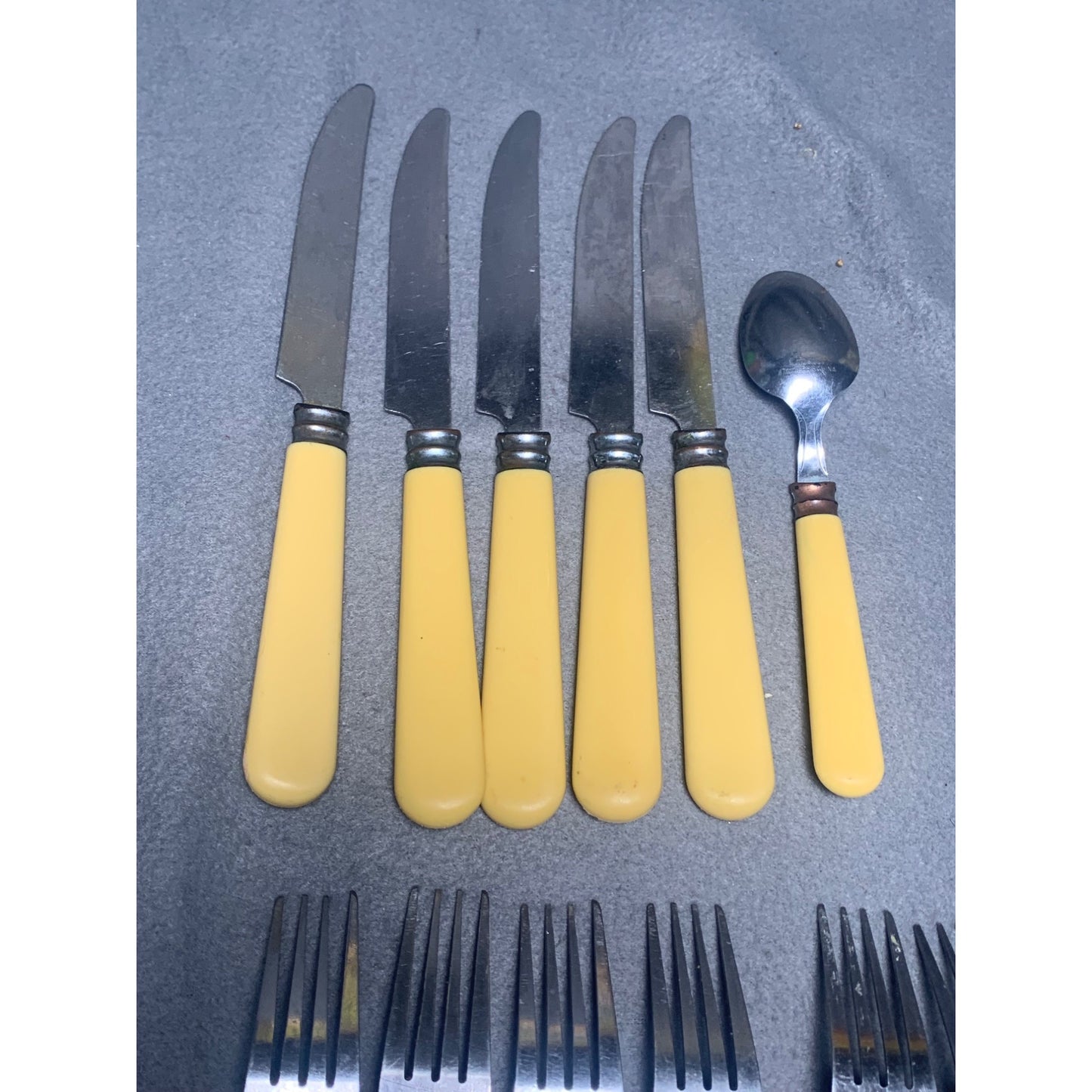 Vintage Gibson Yellow Handle Silverware Set 12-Piece Stainless Steel Flatware