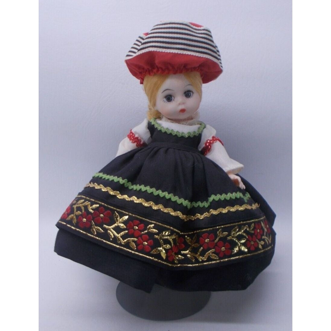 Vintage Madame Alexander Finland doll #561 - 8" International Series