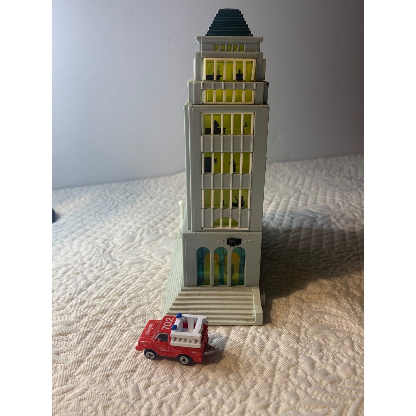 Vintage Lewis Galoob Micro Machines Police Station Glow in Dark with car